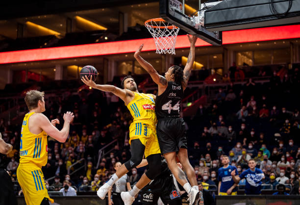 现出了他出 现出了他出